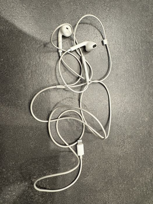 Навушники EarPods Lighting Connector