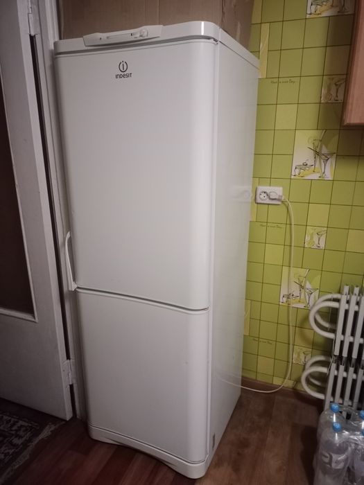 Продам холодильник под ремонт