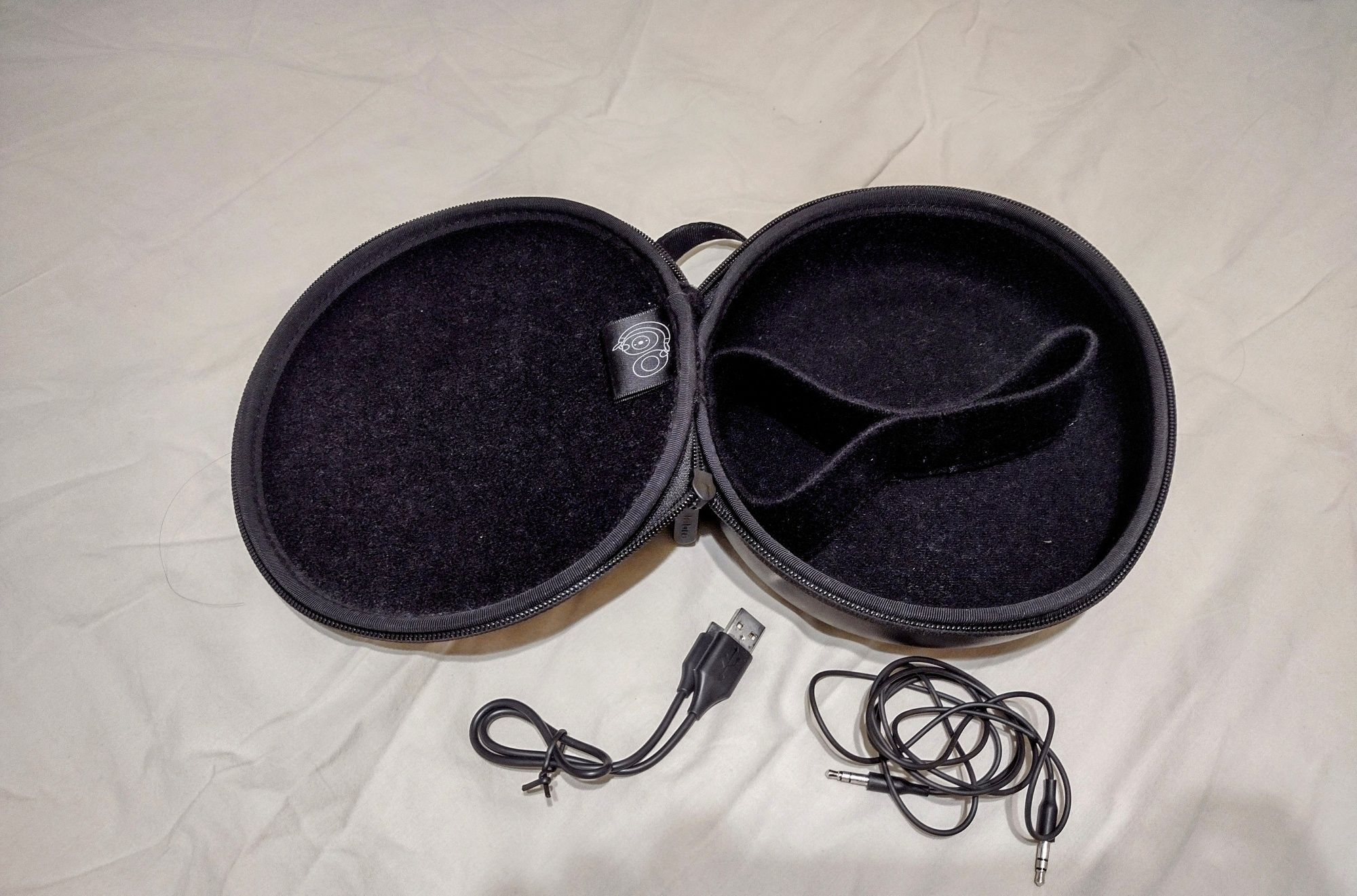 Oryginalne etui Jabra  Evolve2 85 + 2 kable (USB i audio jack)