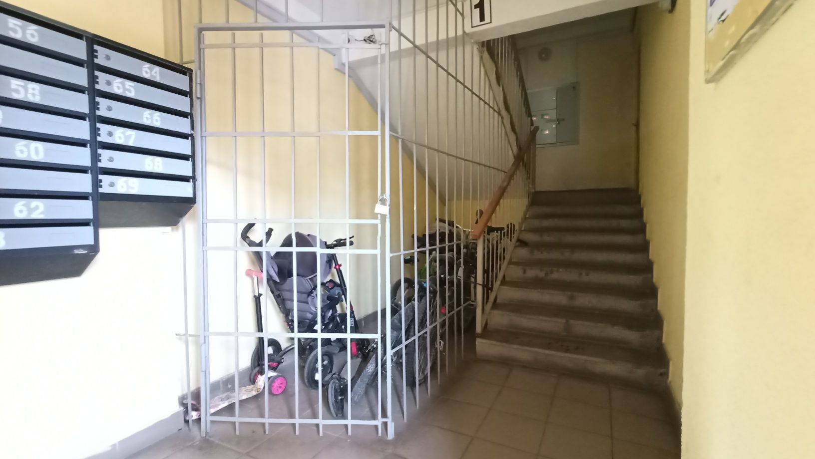 Продаж дворівневої квартири