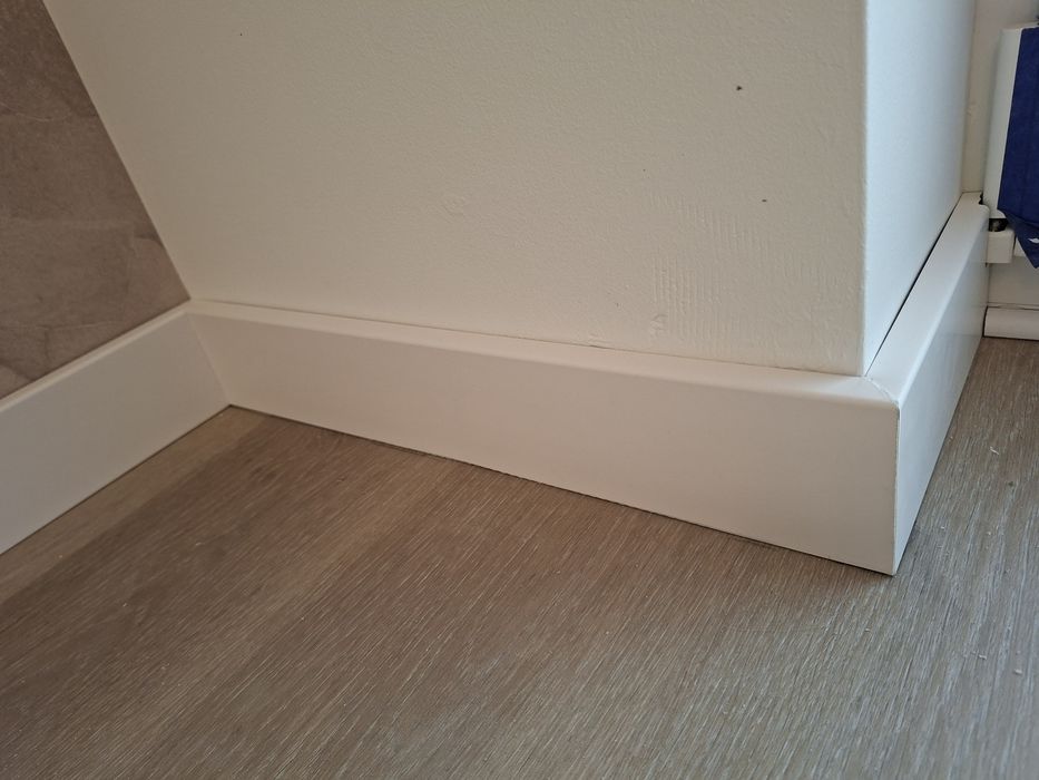 Listwy przypodłogowe Vox Espumo ESP 201 . Nowe 8 szt. 19,2 mb