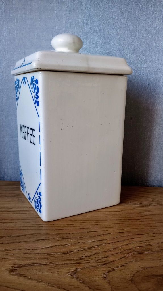 Stary porcelanowy pojemnik na kawę