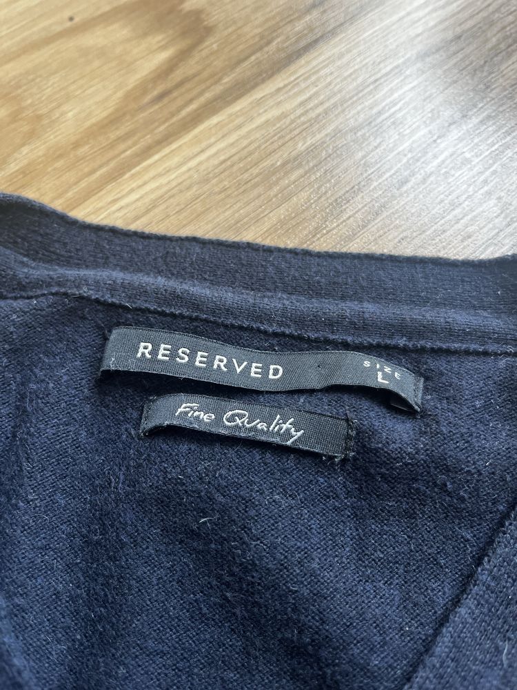 Granatowy sweter meski Reserved