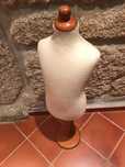 Busto criança sem cabeça