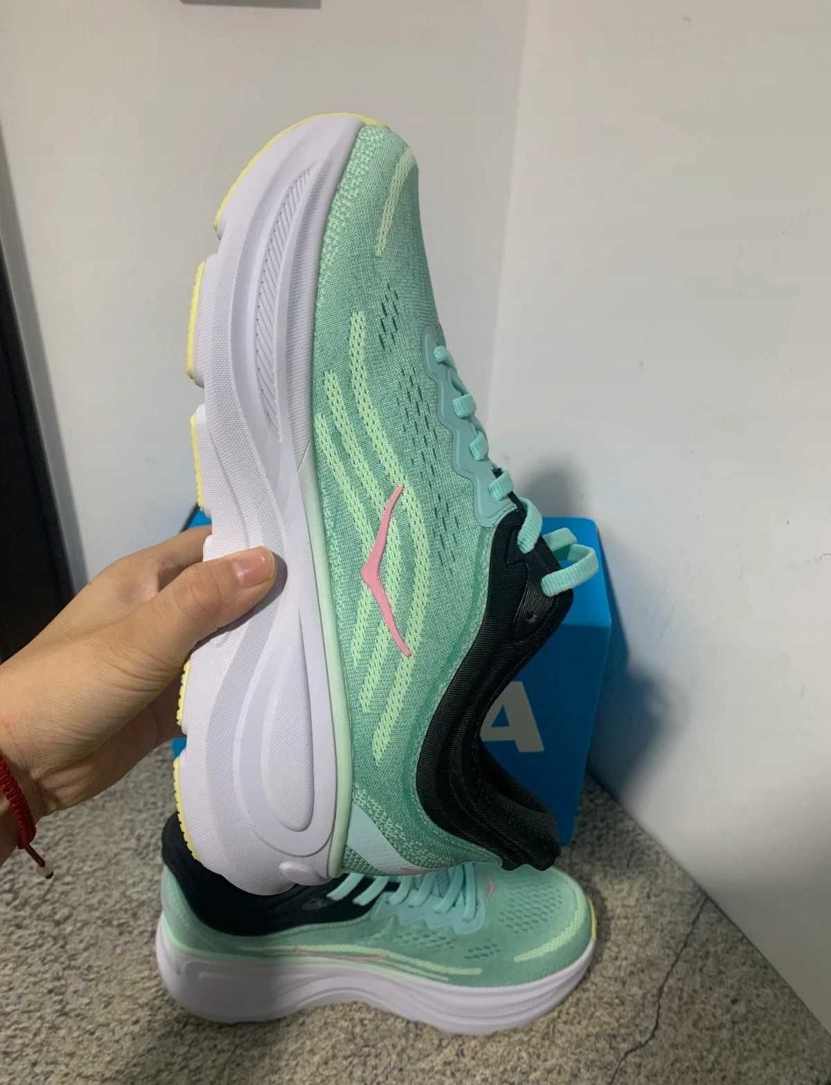 Hoka Bondi 9 Novos