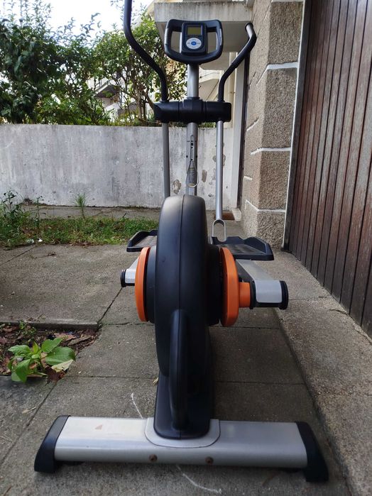 Bicicleta Elíptica Pro-form 690HR - Treino Completo e Dobrável!