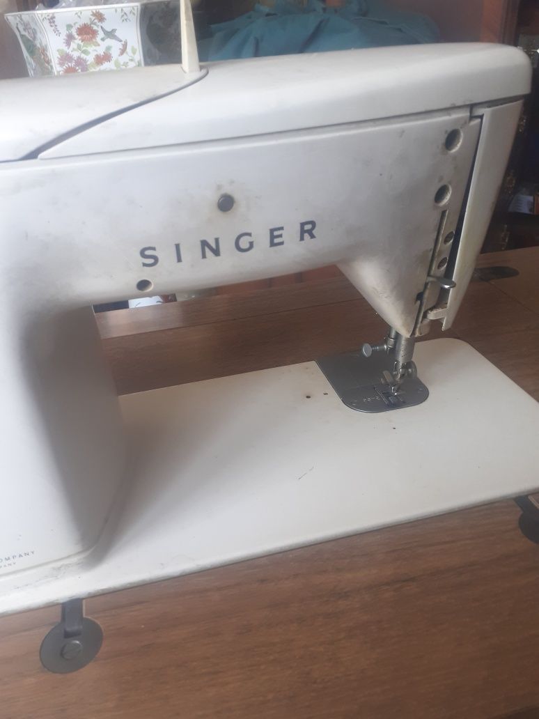 Uma bela máquina de costura singenr