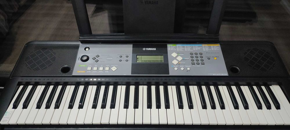 Teclado digital YAMAHA PSR-E233