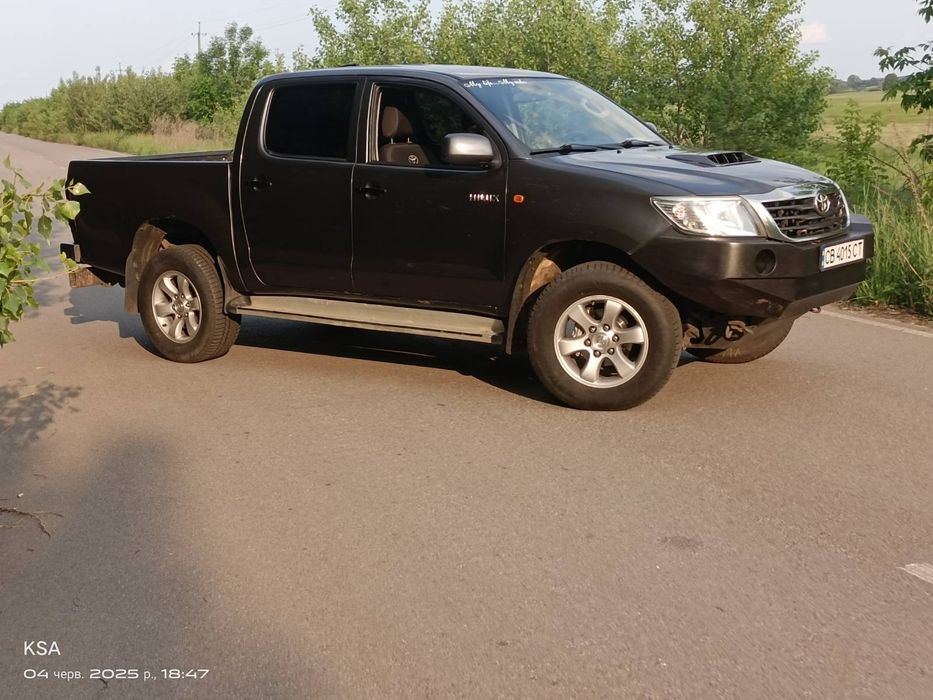 Toyota    Hilux .
