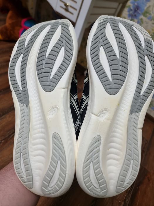 Оригінал 100% чоловічі кросівки asics nimbus 27   eur 48