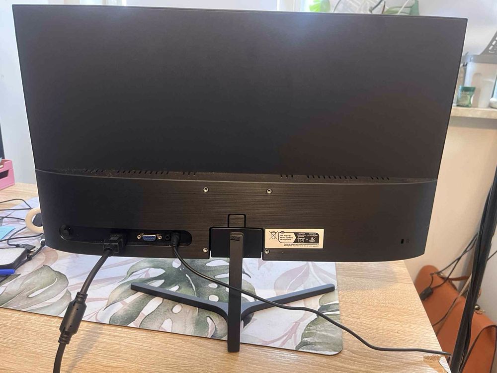 Monitor bezramkowy 22” CHiQ