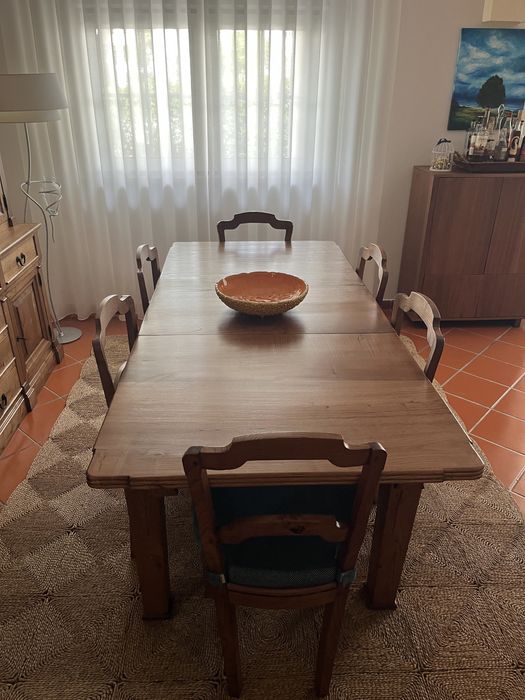 Mesa de jantar e cadeiras em carvalho maciço