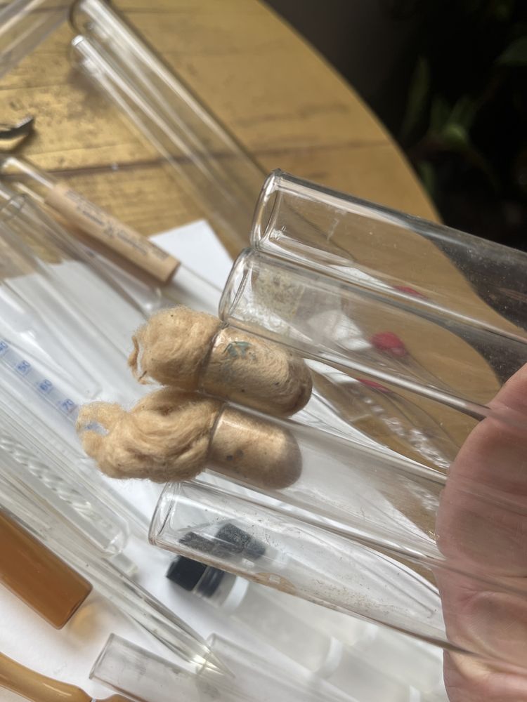Lote de química e tubos de ensaio de antigos laboratório de análises