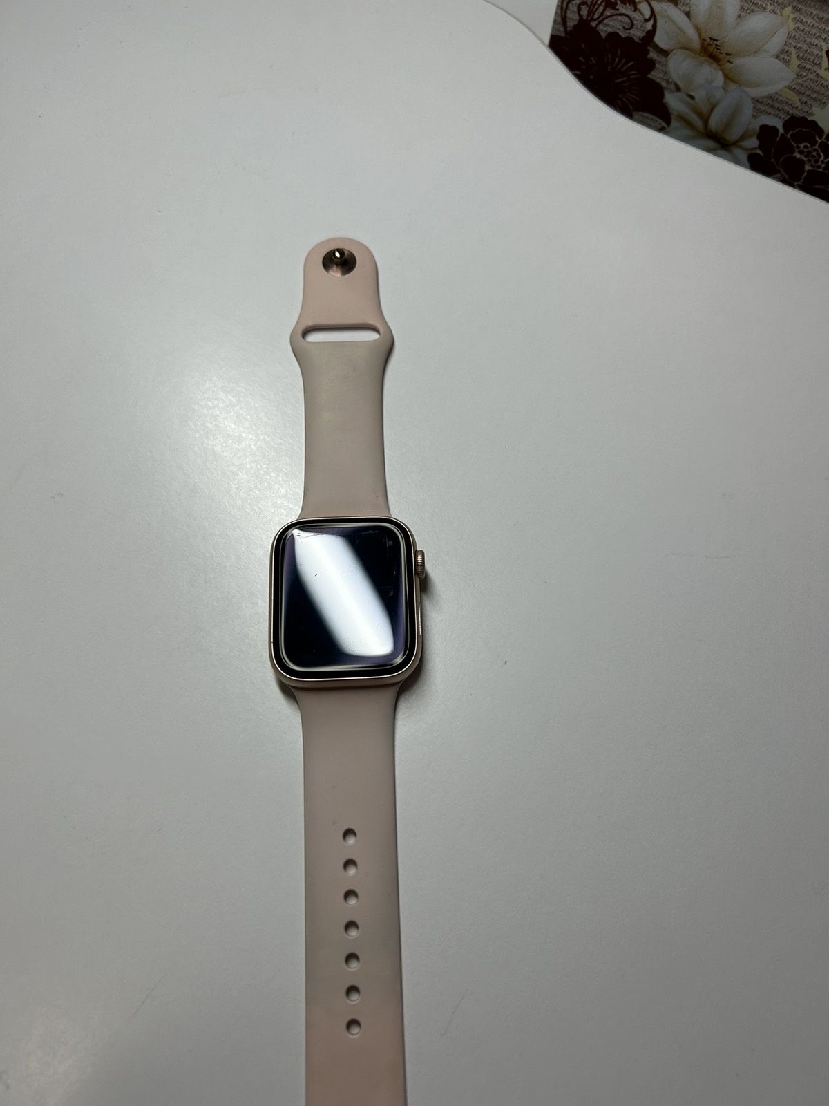 Apple Watch Series 4/44 мм Rose Gold 
Rose Gold