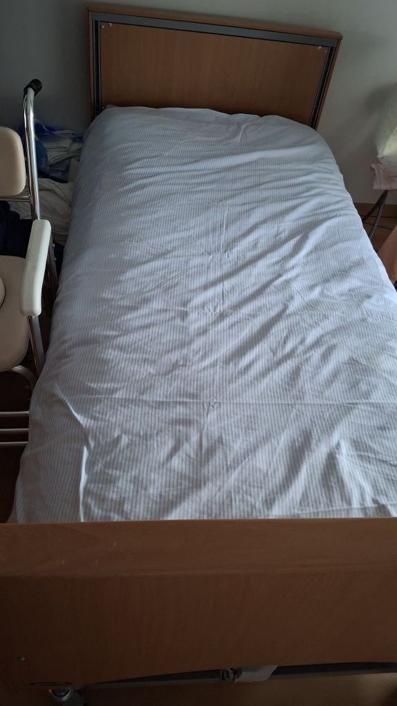 Cama articulada automática com pega + cadeira
