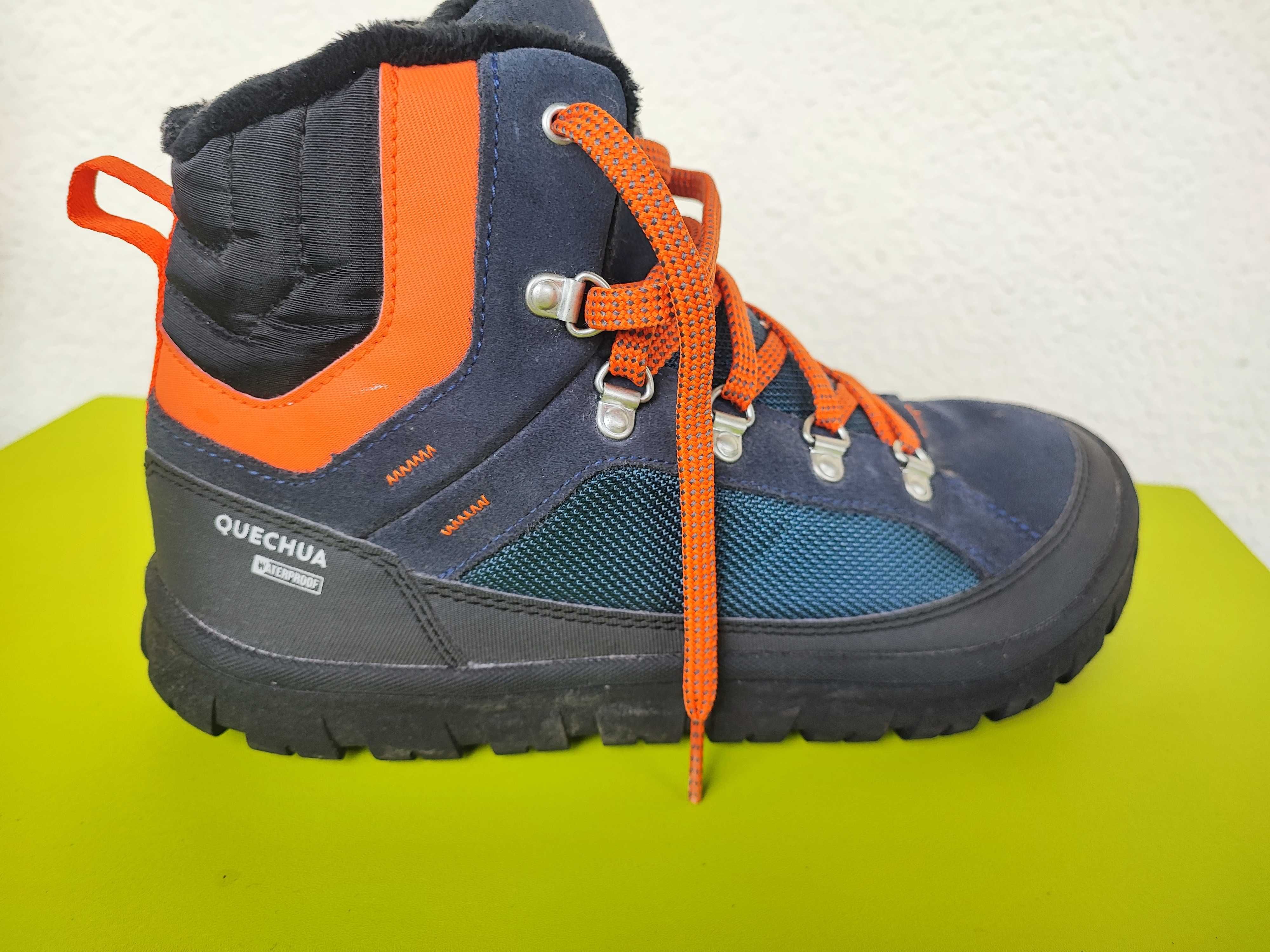 Botas Quechua waterproof 38 novas