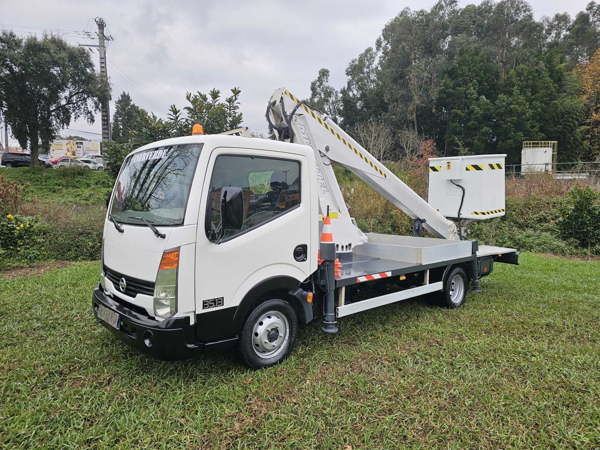 Nissan cabstar c/ plataforma elevatória