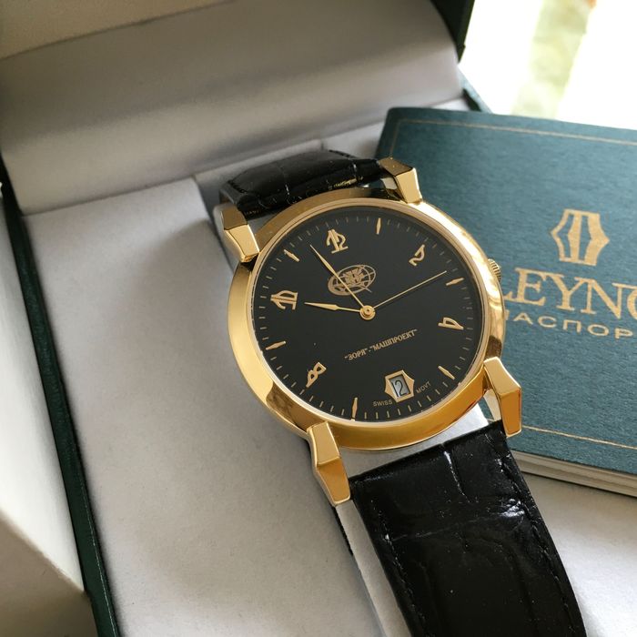 Часы унисекс с покрытием золота.