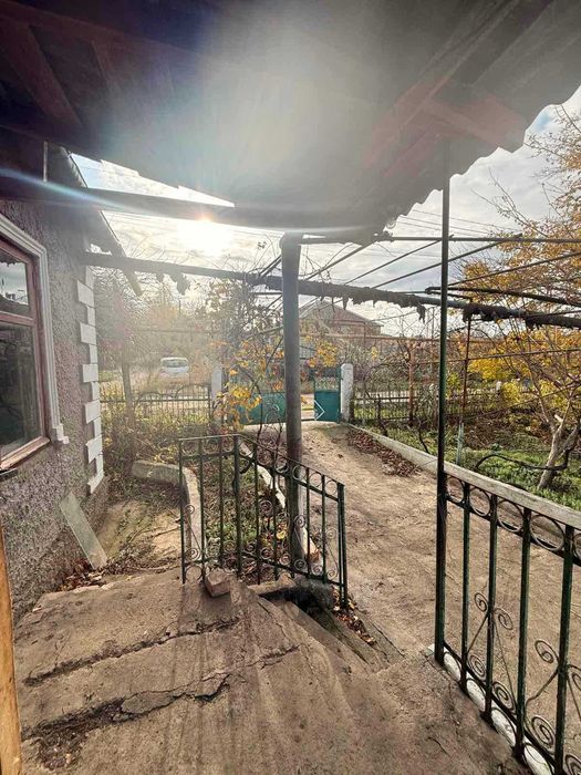 Продам недорого дом в Александровке в удачном месте