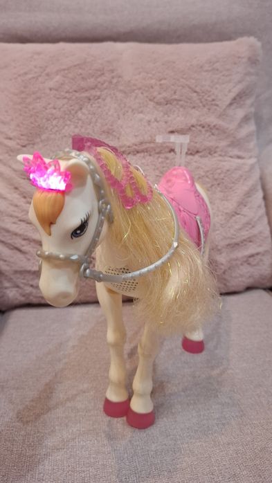 Zestaw lalek BARBIE z grającem koniem