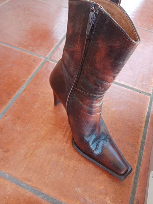 Botas em pele genuína