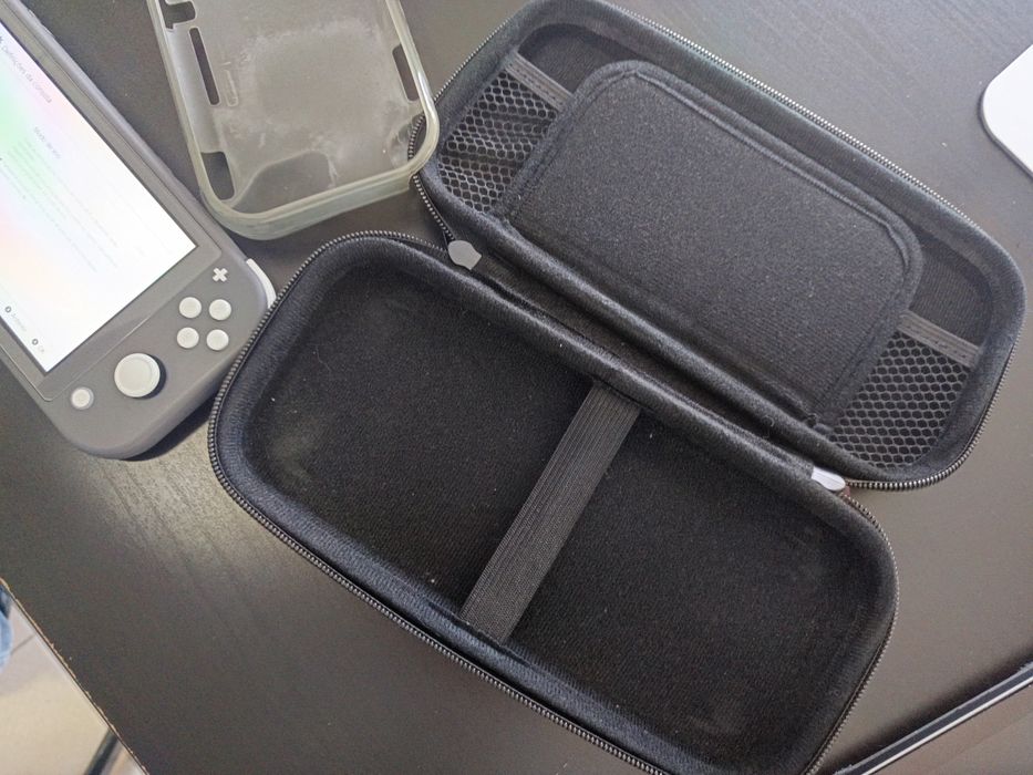 Nintendo Switch Lite + Zelda Breath of the wild