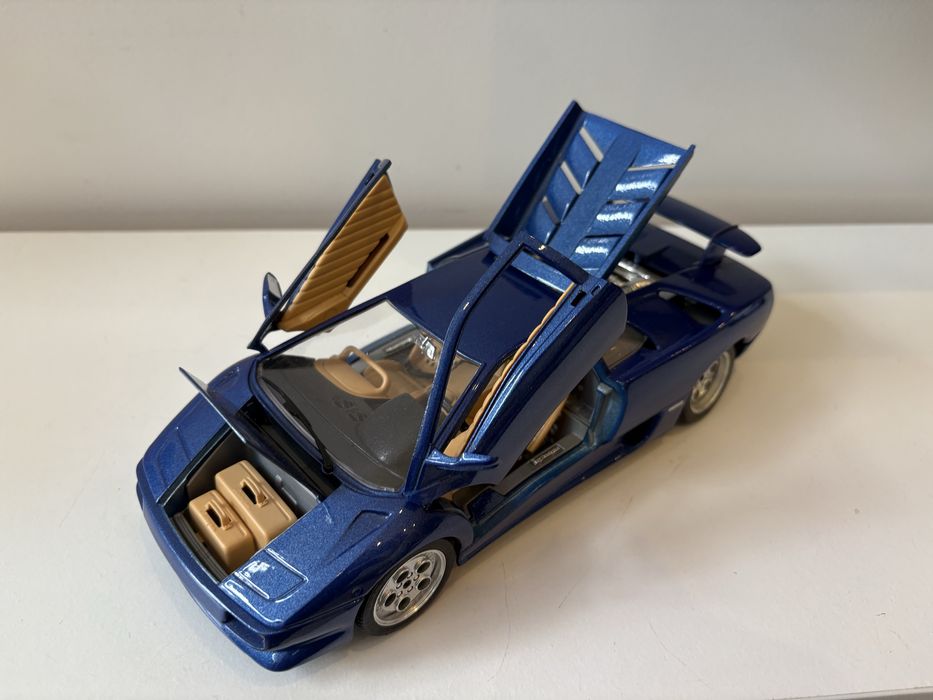 Model Lamborghini Diablo 1:18 BBurago Burago (maisto welly)
