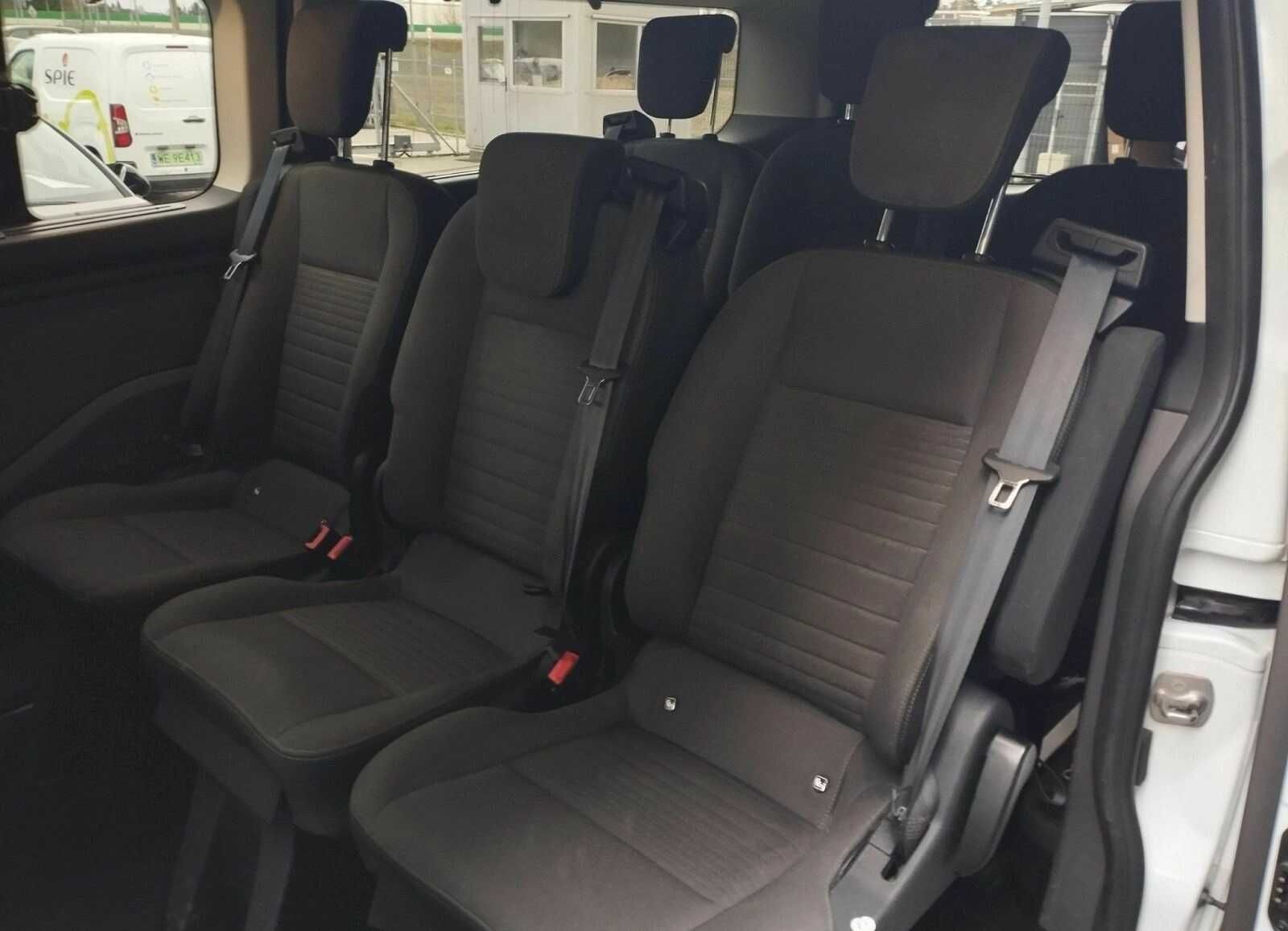 Wynajem busa Ford Tourneo 8 osobowy automat
