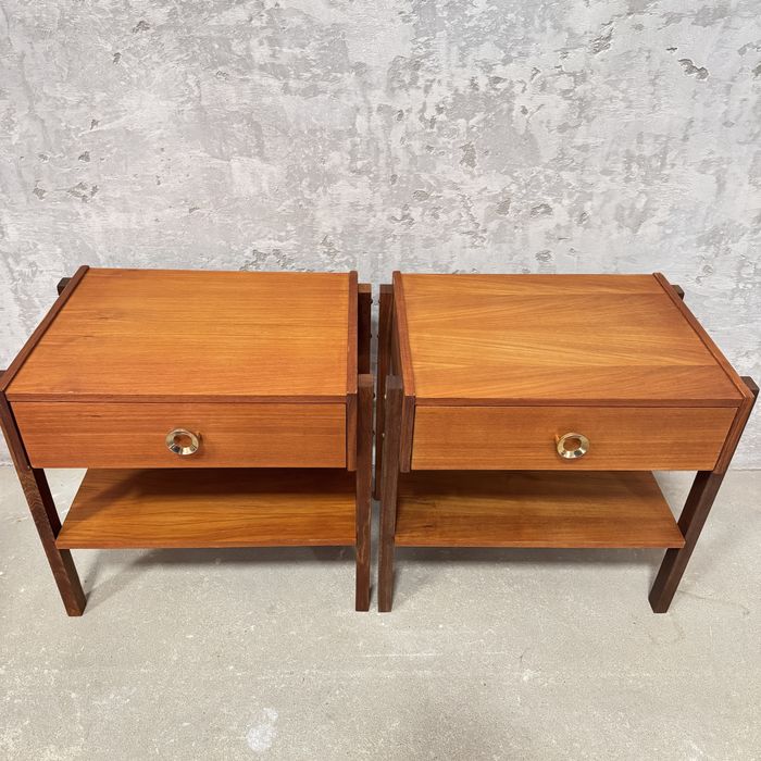 Komplet duńskich stolików nocnych z lat 60. – drewno tekowe