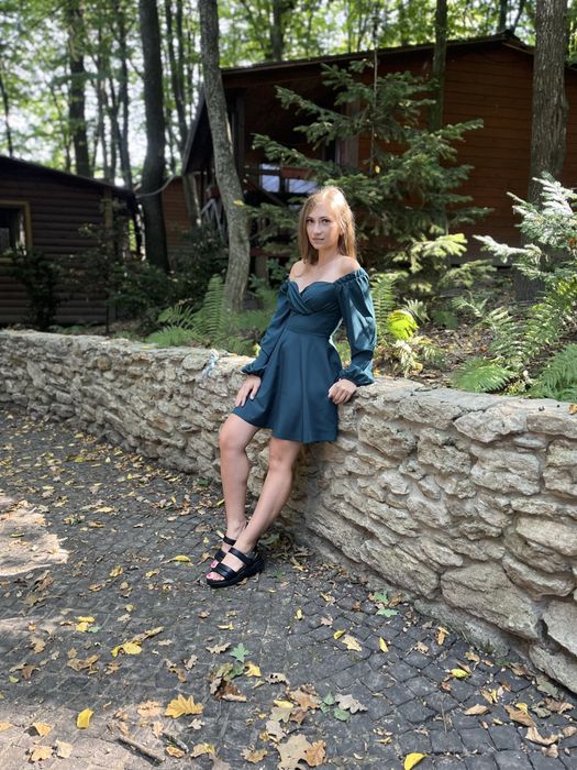 Сукня, розмір С у ідеальному стані