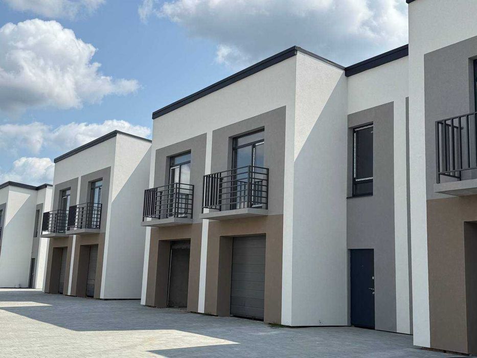 Сучасний таунхаус з ГАРАЖЕМ та власною ДІЛЯНКОЮ!