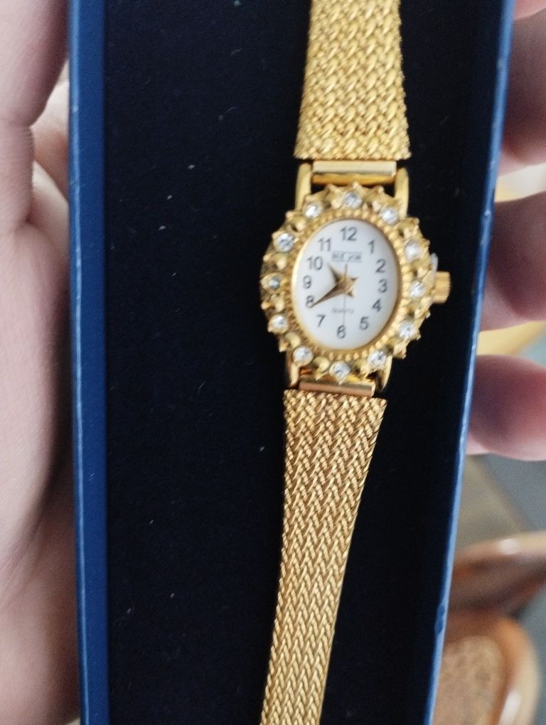BuGor elegancki zegarek vintage pozłacany kryształy Swarovskiego