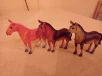 Trzy konie Zestaw  figurek koni konie figurki