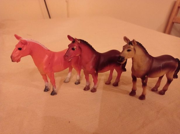 Dwa konie Zestaw  figurek koni konie figurki