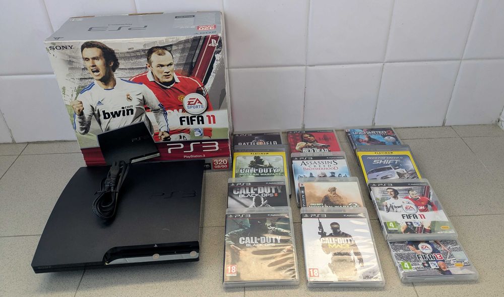 PS3 Slim 320GB c/ caixa e manuais, oferta de 13 jogos originais