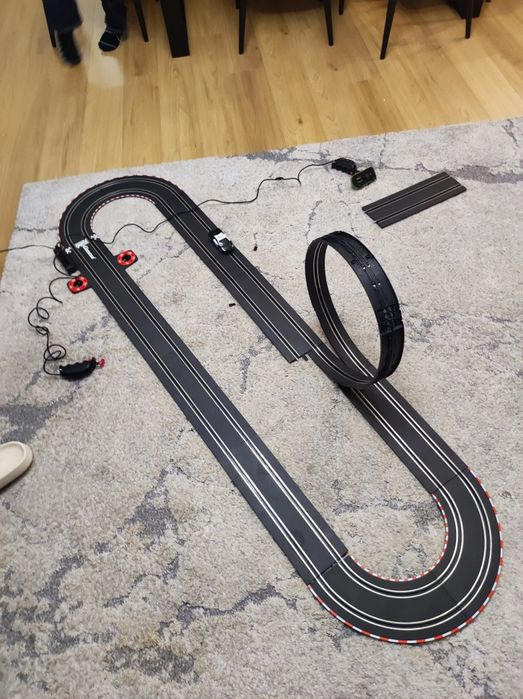 Tor wyścigowy Carrera Go, na dwa auta elektryczny