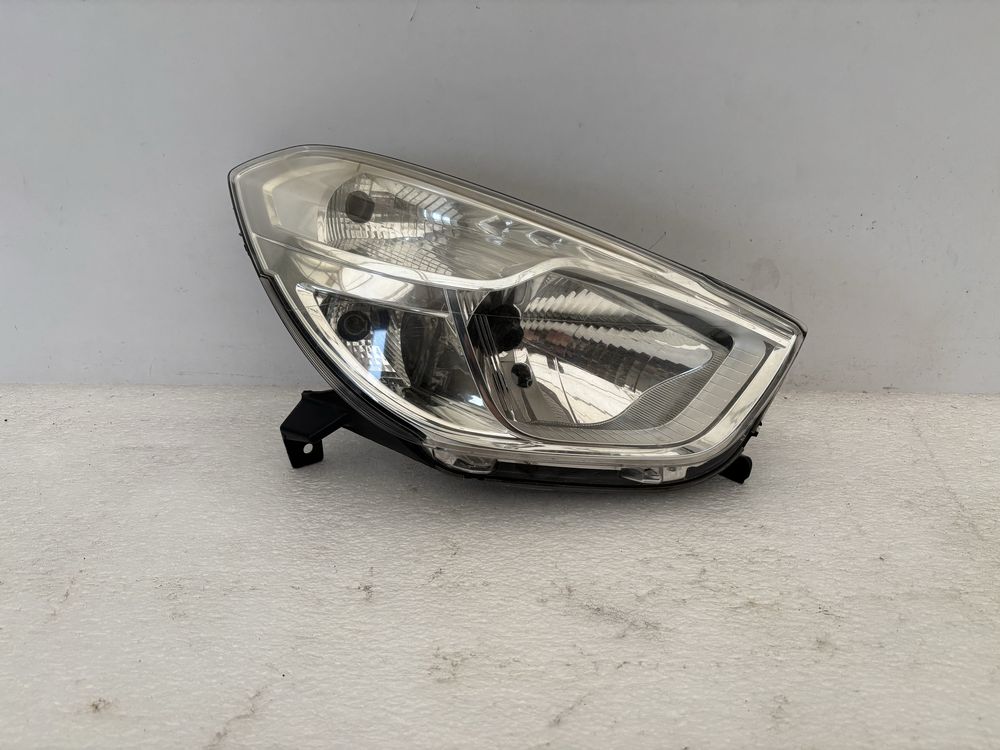 Dacia Lodgy Dokker 12- lampa prawy przód prawa przednia