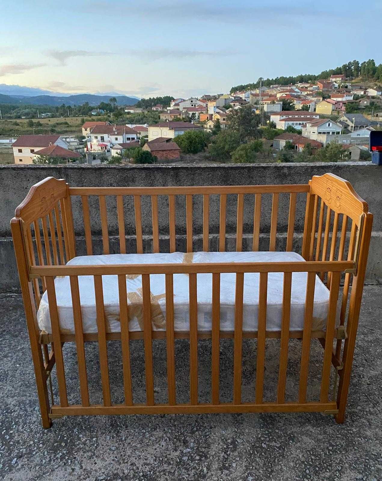Cama berço de ursinhos de madeira + Colchão