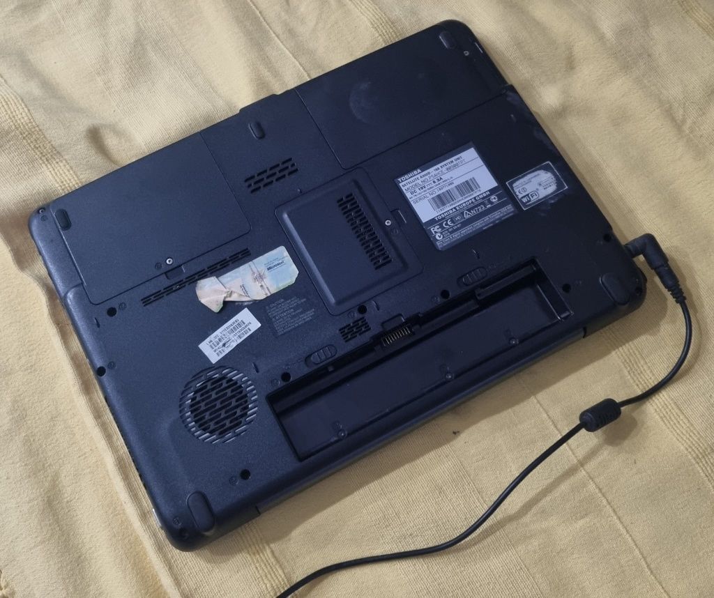 Toshiba Computador para Peças modelo nas fotos
