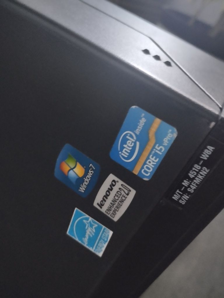 Komputer stacjonarny Lenovo ThinkCentre – i5 / 4 GB RAM / 232 GB HDD /