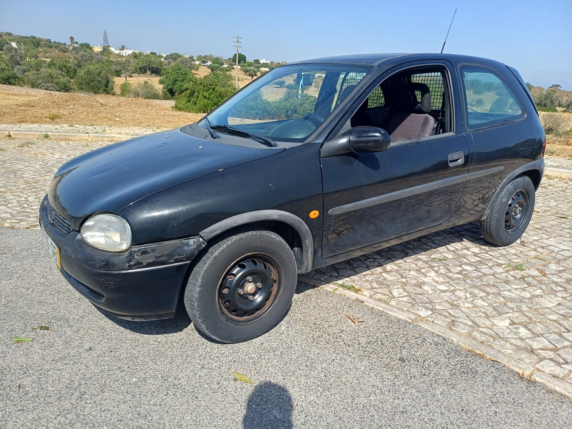 Opel corsa b 1.5 td de 2000 comercial