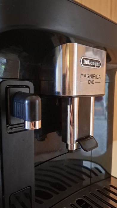 Ekspres ciśnieniowy DeLonghi Magnifica Evo ECAM290.61.B - Czarny