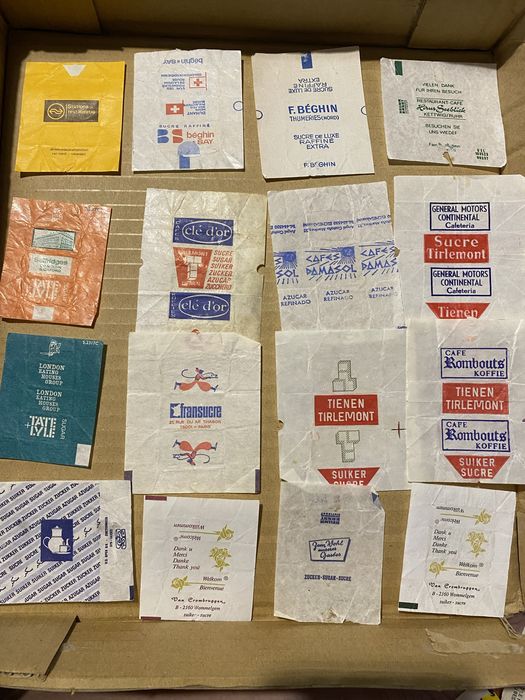 Lote de 500 involucros de açucar estrangeiros  anos 60 a 00