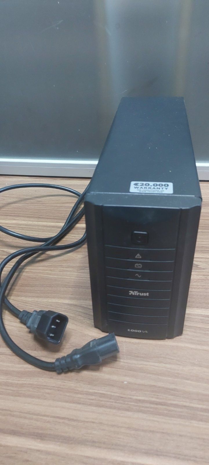 Безперебійник. ДБЖ Trust Oxxtron 1000VA UPS with 2 standard wall power