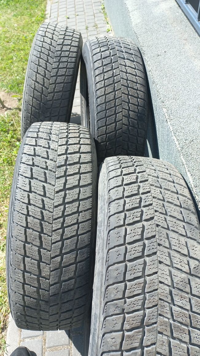 Зимові шини Nexen 215/65/R16 Комплект