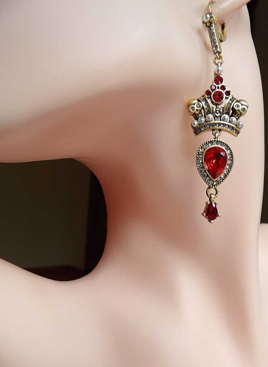 Alexander McQueen kolczyki mosiężne czerwone kryształy