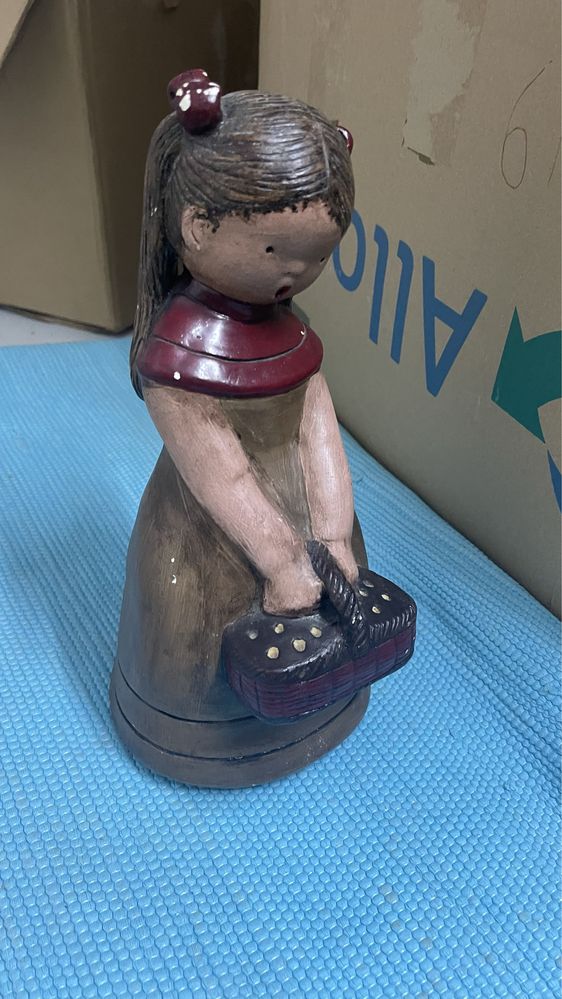 Boneca de loiça antiga