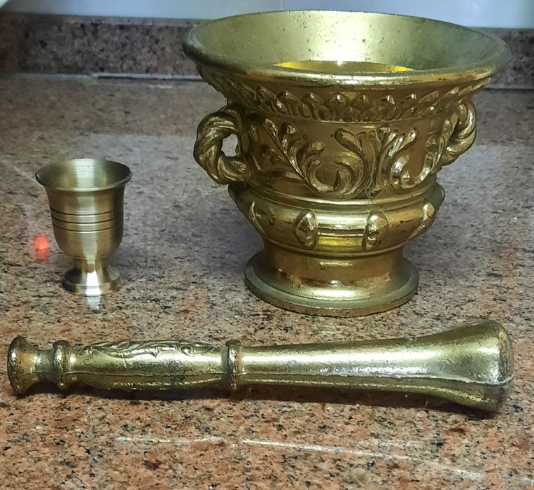 Almofariz, pilão e  mini-almofariz em bronze