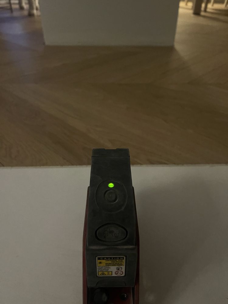 Niwelator, Laser krzyzowy HILTI PM-32