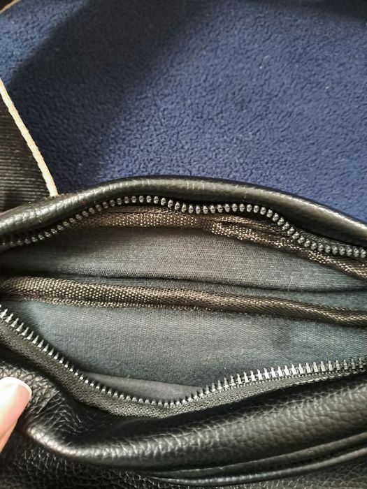 Шкіряна жіноча бананка